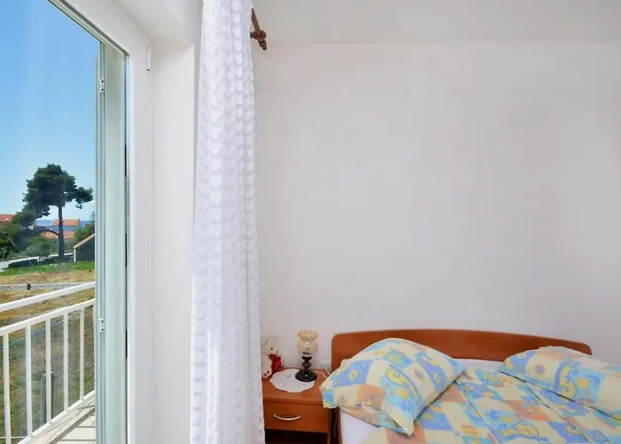 Apartment 2-bedroom With Seaview 3558-2 *